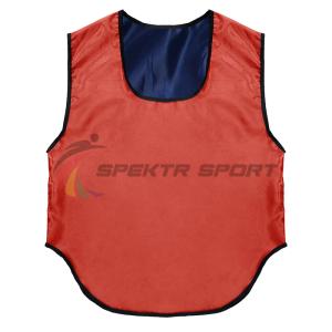Купить Манишка футбольная двусторонняя Spektr Sport красно-синяя р. 36-40 в Москве 